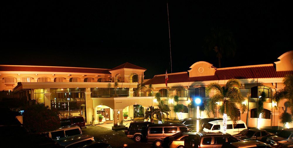 Hotel Del Rio Iloilo City Exterior photo